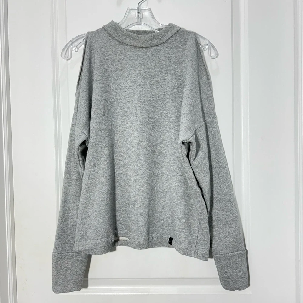 Varley Carbon Revive Cold Shoulder Sweatshirt in Light Heather Grey S Revolve - Picture 5 of 12
